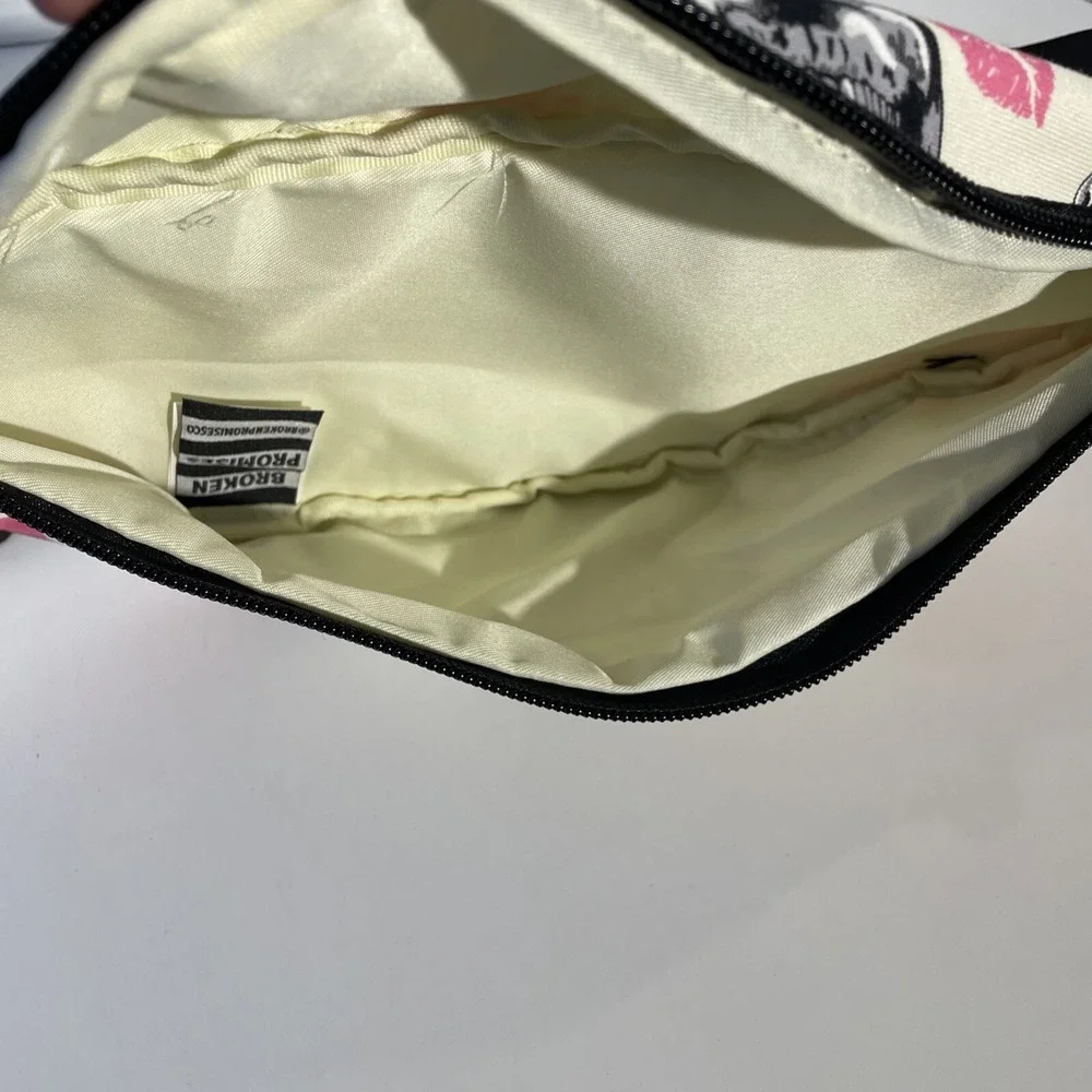 NWT!‎ Broken Promises Skull Lips Kiss Pink Black Fanny Pack Kiss Of Death Zumiez